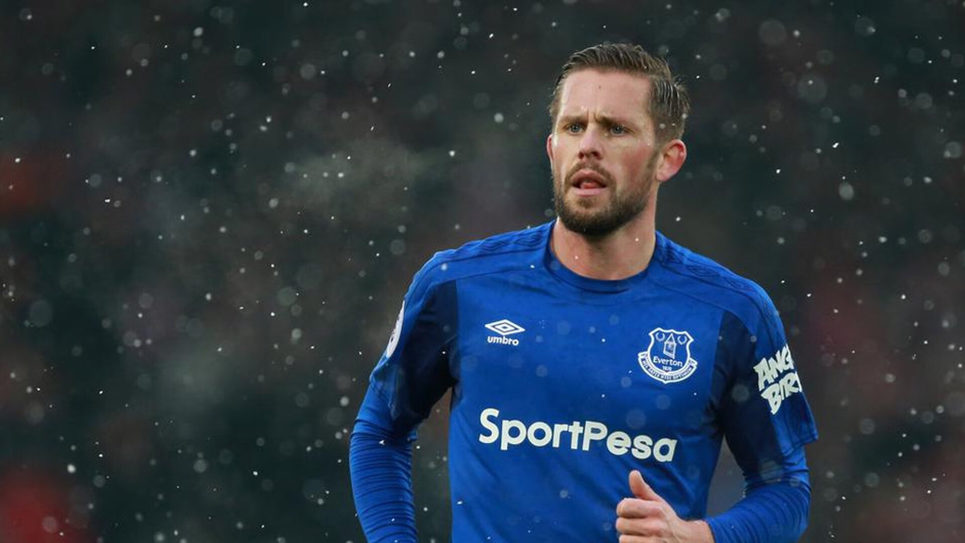 西格尔德松在巴黎奥运会手球比赛中多次调整战术应对对手，西格尔格斗