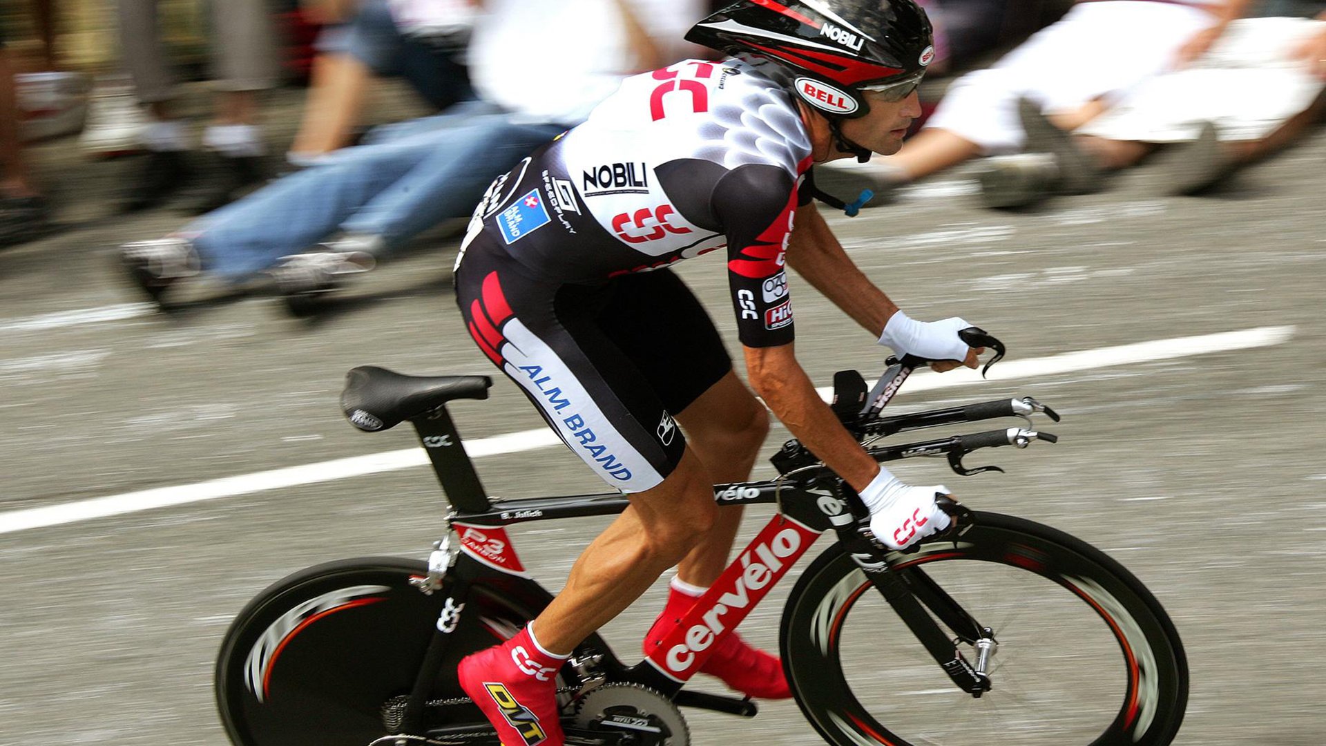 青少年“筑梦未来”系列公益篮球赛在哈尔滨热火朝天，弘扬青春正能量